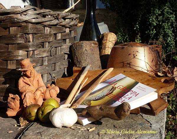 grappa-vipera-scagliola-terra-mele-aglio