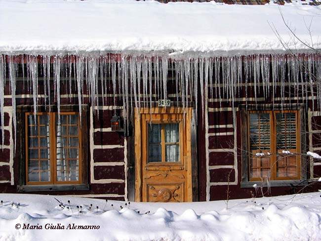 rawdon-house-ice-quebec-canada