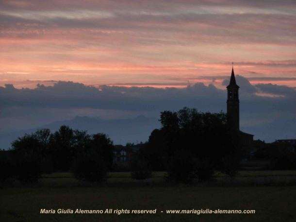 San Grisante, frazione di Crescentino, nel rosa dei tramonti d'autunno